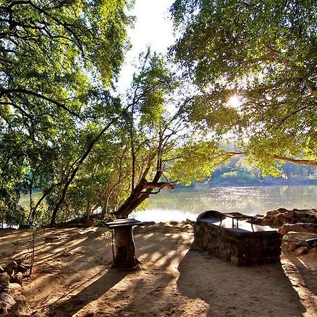 Kunene River Lodge Ehomba Exteriör bild